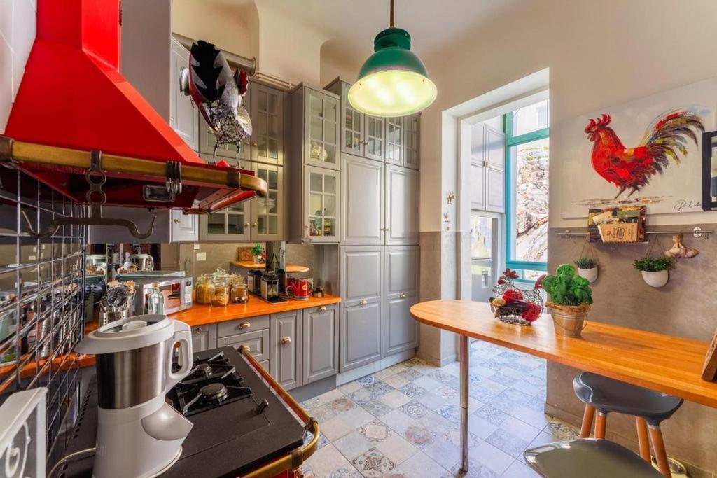 Appartement Sur La Corniche Kennedy Face A La Mer Marseille Luaran gambar