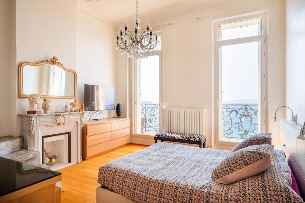 Appartement Sur La Corniche Kennedy Face A La Mer Marseille Luaran gambar