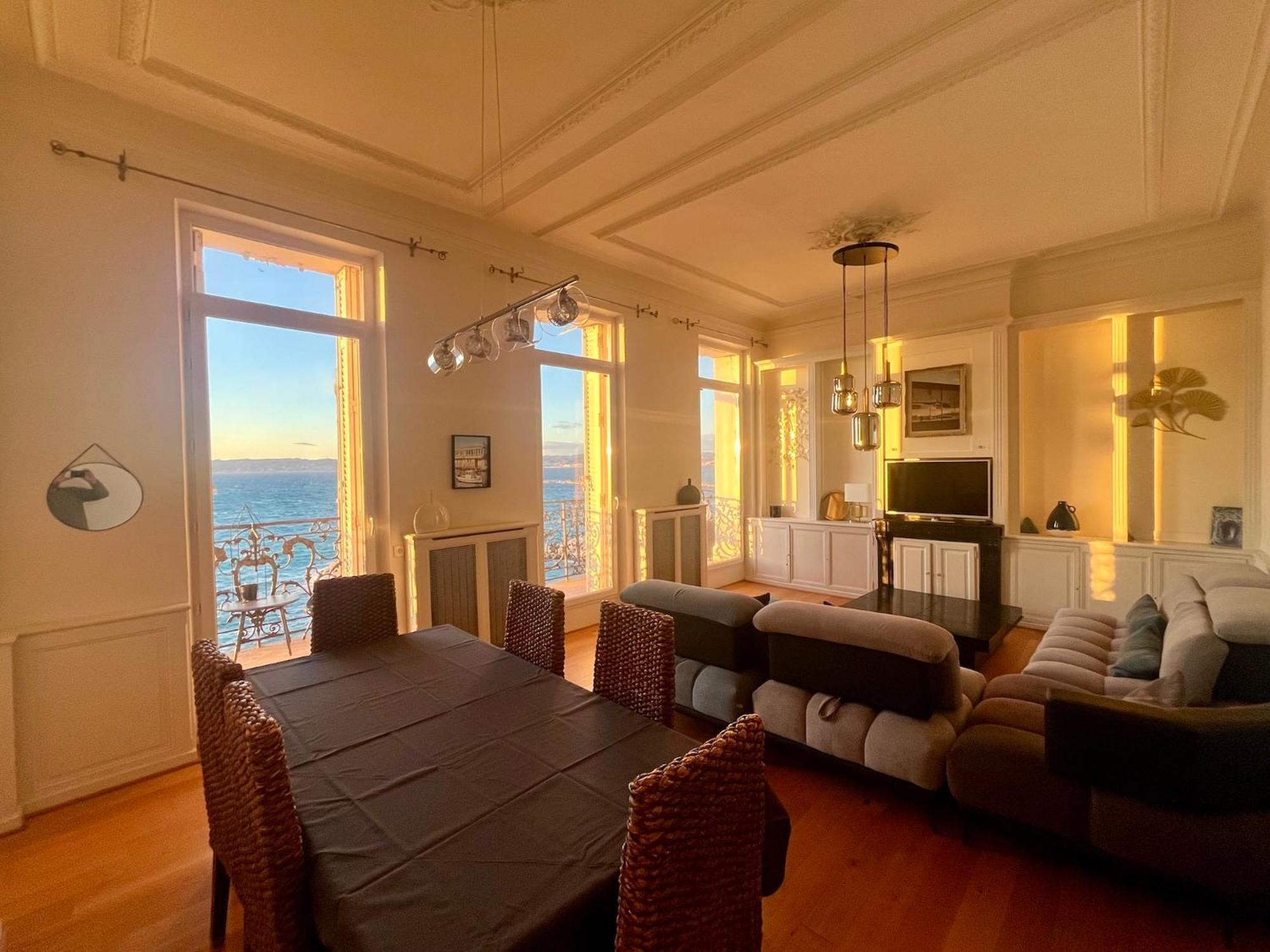 Appartement Sur La Corniche Kennedy Face A La Mer Marseille Luaran gambar