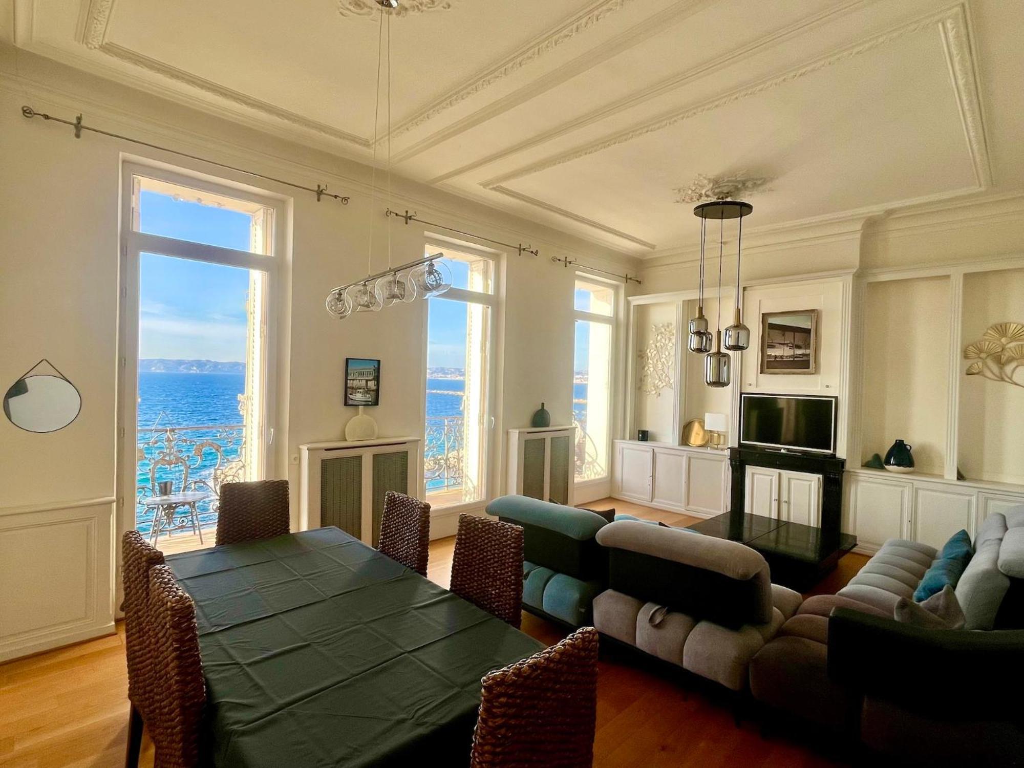 Appartement Sur La Corniche Kennedy Face A La Mer Marseille Luaran gambar